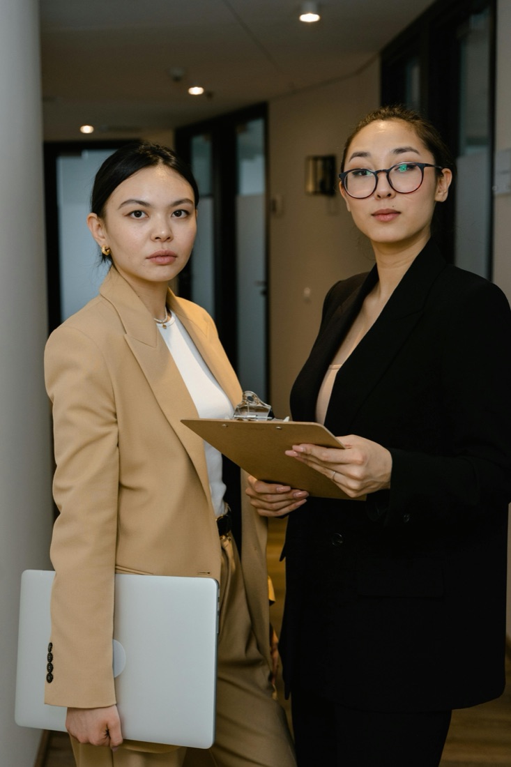 Virtual Team Connect finance professional working with a client